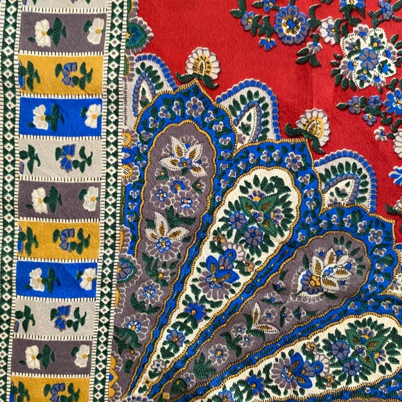 29’ x 29’ silk square - Picture 5 of 5